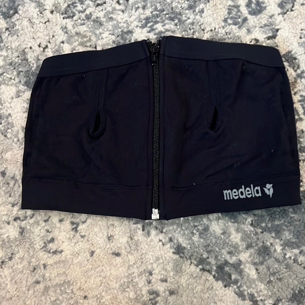Medela 3 in 1 Pumping and Nursing Bra, Hands Free Pumping Bustier